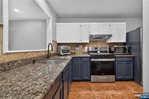192 Dwight St, Jersey City, NJ 07305 - Photo 10