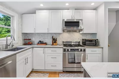 135 Locust Drive, Maywood, NJ 07607 - Photo 14
