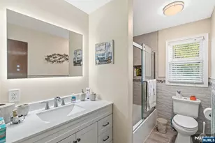 92 Phillips Ave, South Hackensack Township, NJ 07606 - Photo 10