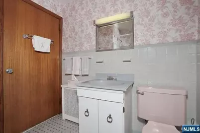 91 Rose Avenue, Woodcliff Lake, NJ 07677 - Photo 12