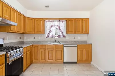 17 Chester Avenue, Newark, NJ 07104 - Photo 8