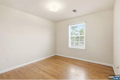 17 Chester Avenue, Newark, NJ 07104 - Photo 12