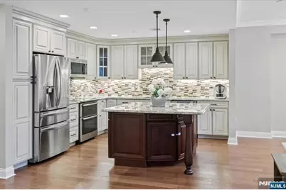 208 Shearwater Court 15 #15, Jersey City, NJ 07305 - Photo 4