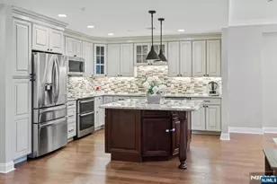 208 Shearwater Ct 15, Jersey City, NJ 07305 - Photo 4