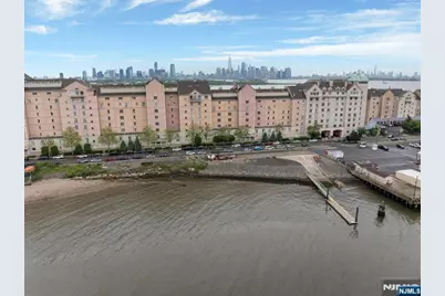 208 Shearwater Court 15 #15, Jersey City, NJ 07305 - Photo 38