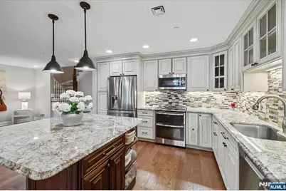 208 Shearwater Court 15 #15, Jersey City, NJ 07305 - Photo 6