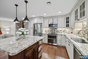 208 Shearwater Ct 15, Jersey City, NJ 07305 - Photo 6