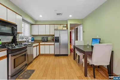 78 Legion Place, Paramus, NJ 07652 - Photo 4