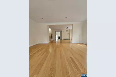 220 Glen Avenue B #B, Palisades Park, NJ 07650 - Photo 4