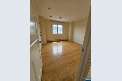 220 Glen Avenue B #B, Palisades Park, NJ 07650 - Photo 12