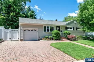 862 Manhattan Ave, Washington Township, NJ 07676 - Photo 2