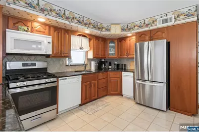 2 Martha Avenue, Elmwood Park, NJ 07407 - Photo 10