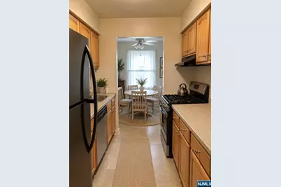 565 Grove D-3 #D-3, Clifton, NJ 07013 - Photo 2