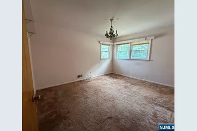 1008 Windsor Road, Teaneck Township, NJ 07666 - Photo 12