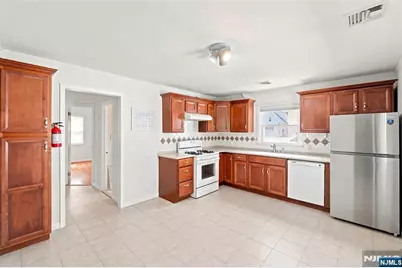 8-34 Henderson Boulevard, Fair Lawn, NJ 07410 - Photo 10