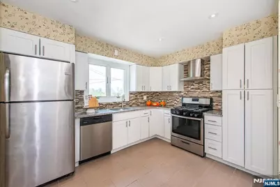 34 Waldo Avenue 13 #13, Jersey City, NJ 07306 - Photo 6