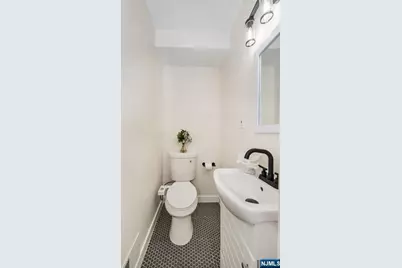 34 Waldo Avenue 13 #13, Jersey City, NJ 07306 - Photo 10