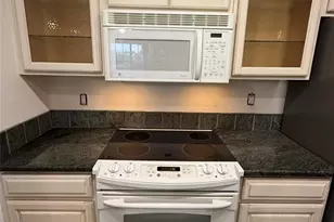18 Garden Pl 242, Edgewater, NJ 07020 - Photo 4