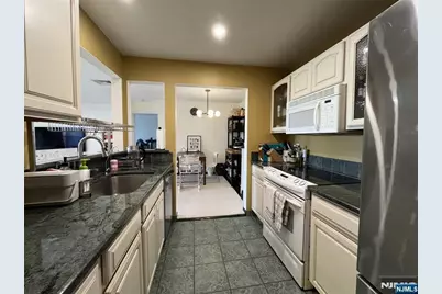 18 Garden Place 242 #242, Edgewater, NJ 07020 - Photo 6