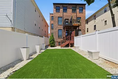 252 Mt Pleasant Avenue, Newark, NJ 07104 - Photo 20