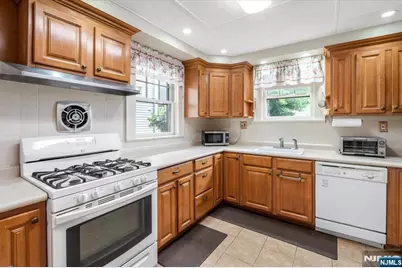 217 Mountain Way, Rutherford, NJ 07070 - Photo 12