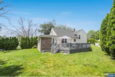 122 Village Circle West, Paramus, NJ 07652 - Photo 20