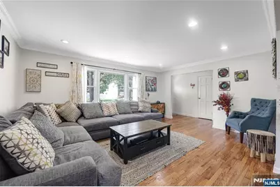 122 Village Circle West, Paramus, NJ 07652 - Photo 10
