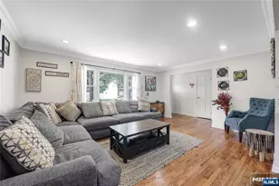122 Village Cir W, Paramus, NJ 07652 - Photo 10