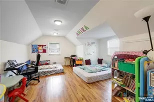 122 Village Cir W, Paramus, NJ 07652 - Photo 12