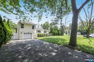 122 Village Cir W, Paramus, NJ 07652 - Photo 18