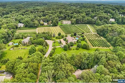 4 Justin Court, Saddle River, NJ 07458 - Photo 2