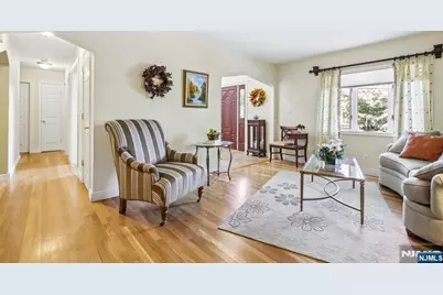 292 Gorden Drive, Paramus, NJ 07652 - Photo 4