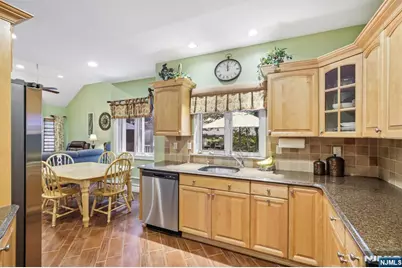 292 Gorden Drive, Paramus, NJ 07652 - Photo 10