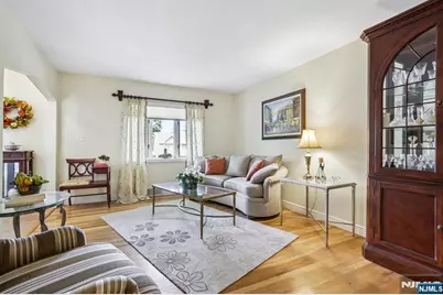 292 Gorden Drive, Paramus, NJ 07652 - Photo 8