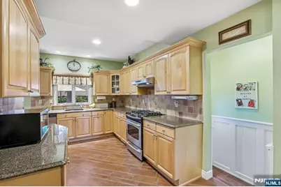 292 Gorden Drive, Paramus, NJ 07652 - Photo 14