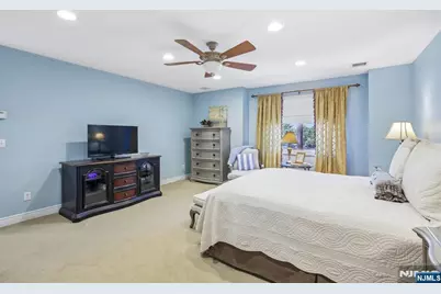 292 Gorden Drive, Paramus, NJ 07652 - Photo 36