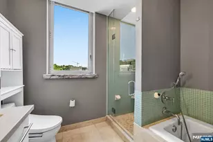 916 Hudson Park, Edgewater, NJ 07020 - Photo 22