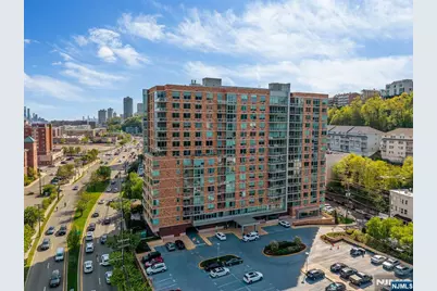 916 Hudson Park, Edgewater, NJ 07020 - Photo 2