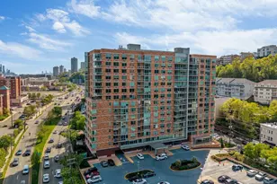 916 Hudson Park, Edgewater, NJ 07020 - Photo 2