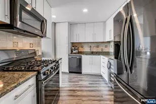916 Hudson Park, Edgewater, NJ 07020 - Photo 16