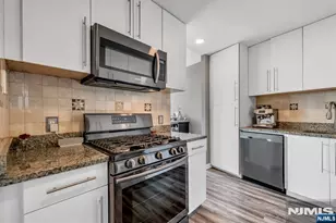 916 Hudson Park, Edgewater, NJ 07020 - Photo 14