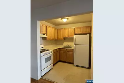 565 Grove Street A-5 #A-5, Clifton, NJ 07013 - Photo 2