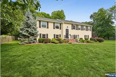 4 Elkin Drive, Livingston, NJ 07039 - Photo 2