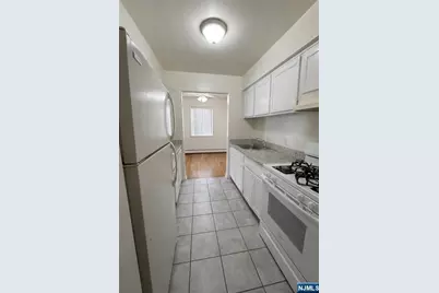 565 Grove Street F-2 #F-2, Clifton, NJ 07013 - Photo 6