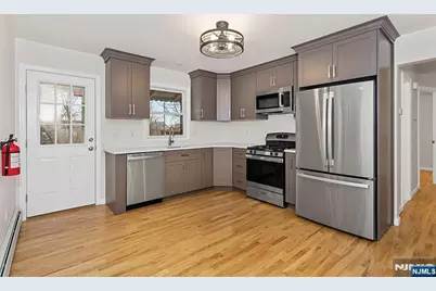 150 Arlington 1 #1, Clifton, NJ 07011 - Photo 4