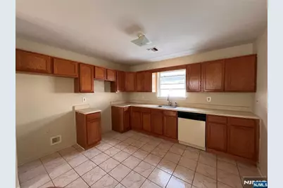 19 Halleck Street, Newark, NJ 07104 - Photo 6
