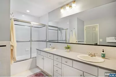 8 Clements Court C0068 #C0068, Roseland, NJ 07068 - Photo 32