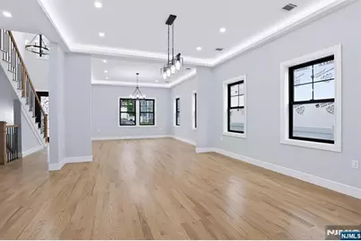 49 N Glenwood Drive, Bergenfield, NJ 07621 - Photo 8