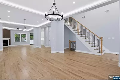 49 N Glenwood Drive, Bergenfield, NJ 07621 - Photo 4