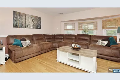 137 Manhattan Avenue, Waldwick, NJ 07463 - Photo 6